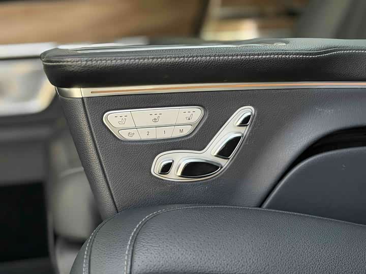 Фото 14 - Mercedes-Benz V-Class