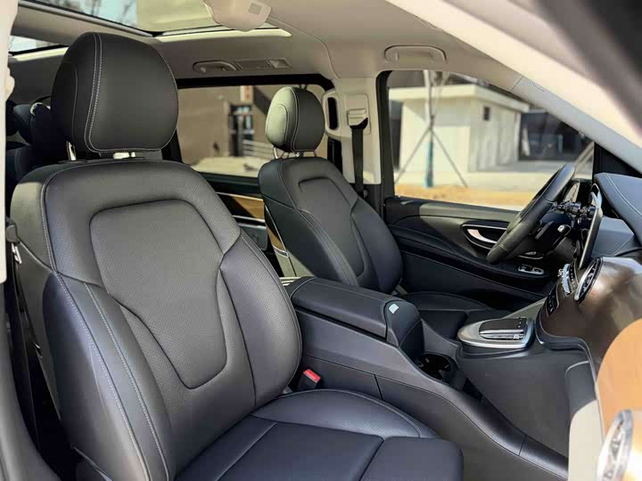 Фото 15 - Mercedes-Benz V-Class