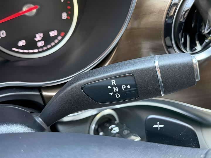 Фото 17 - Mercedes-Benz V-Class