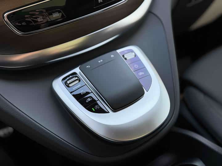 Фото 18 - Mercedes-Benz V-Class