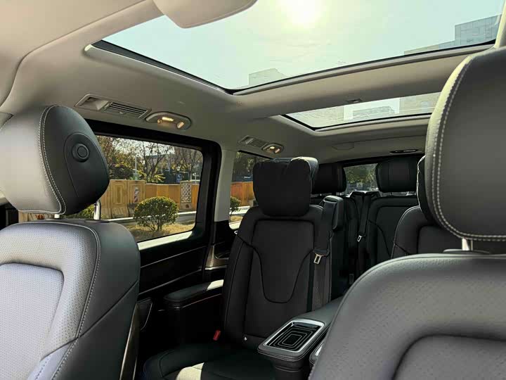 Фото 23 - Mercedes-Benz V-Class