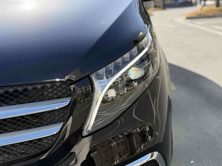 Фото 9 - Mercedes-Benz V-Class