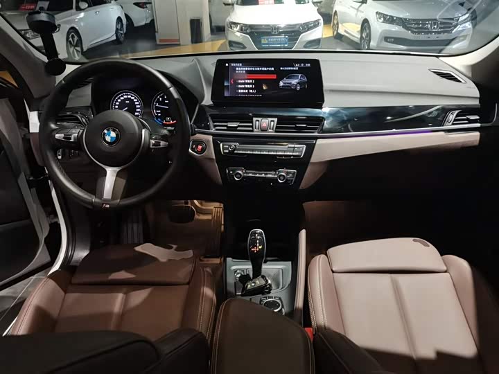 Фото 10 - BMW X1