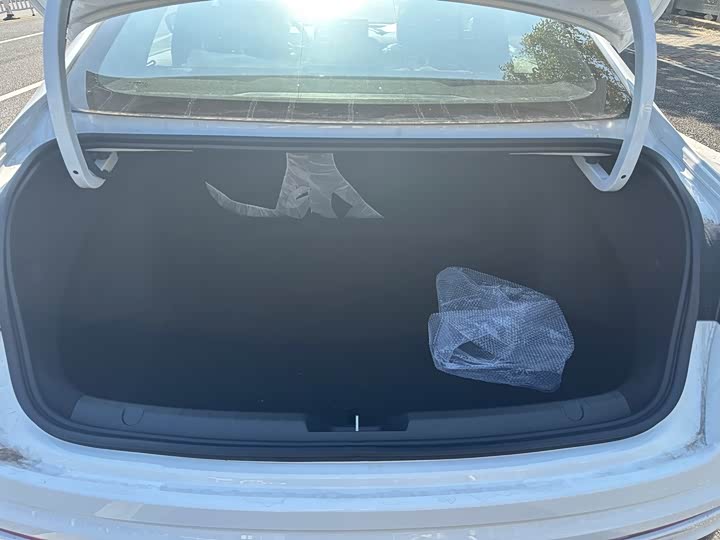 Photo 10 - Geely Preface