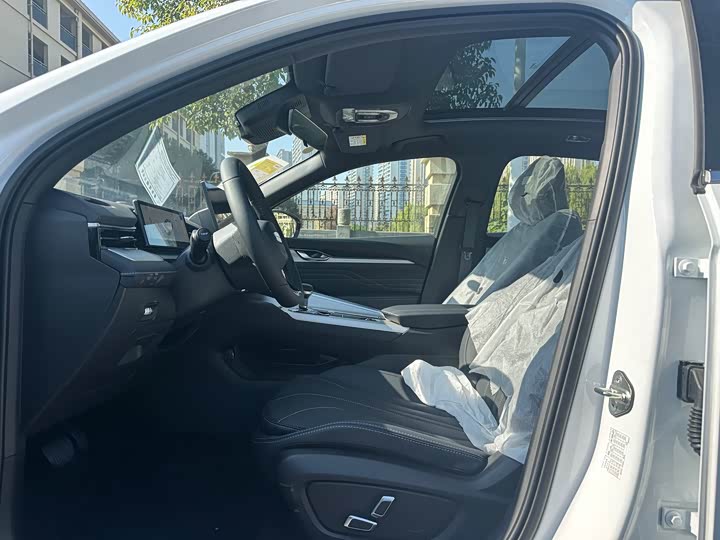 Photo 11 - Geely Preface