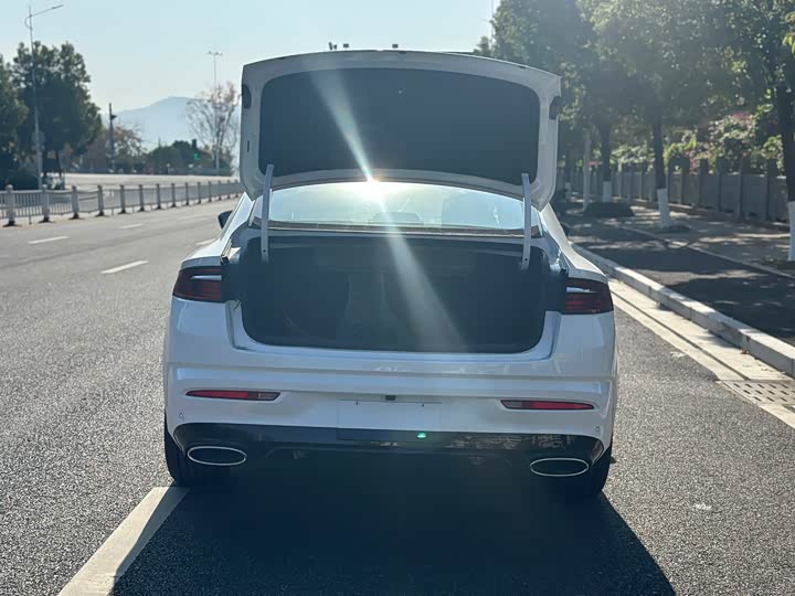 Photo 9 - Geely Preface