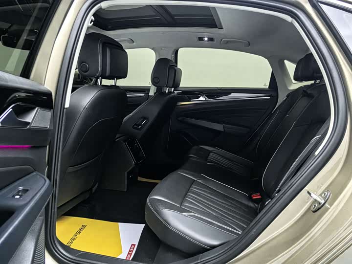 Фото 15 - Volkswagen Passat