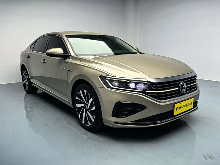 Фото 16 - Volkswagen Passat