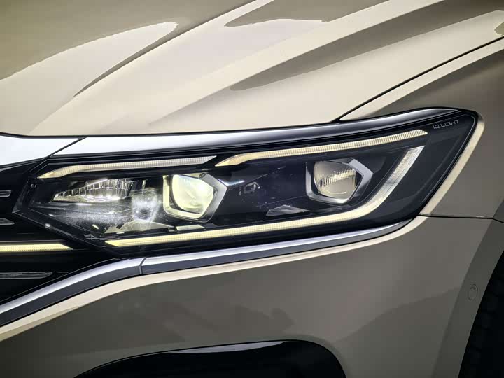 Фото 17 - Volkswagen Passat