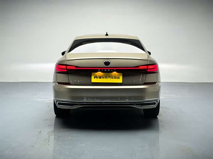 Фото 19 - Volkswagen Passat