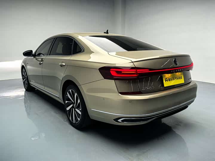 Фото 2 - Volkswagen Passat