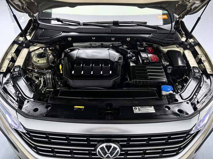 Фото 8 - Volkswagen Passat
