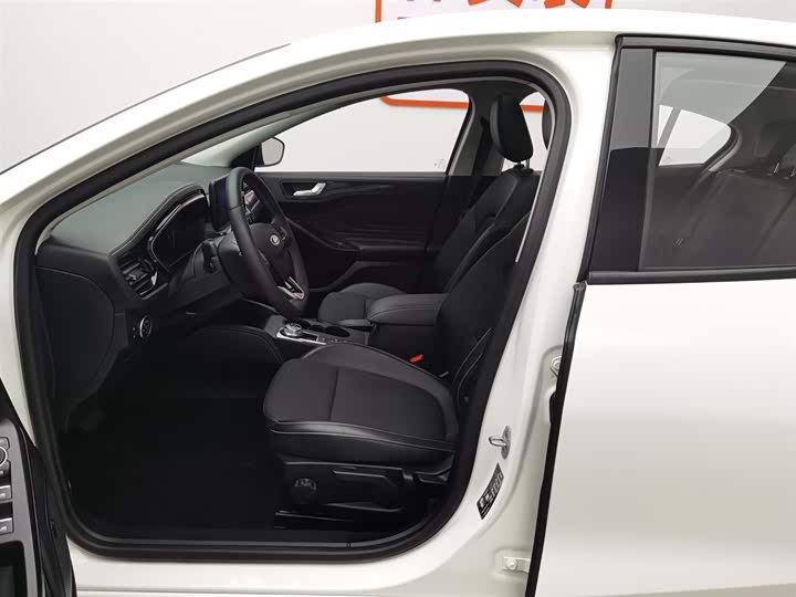 Фото 10 - Ford Focus