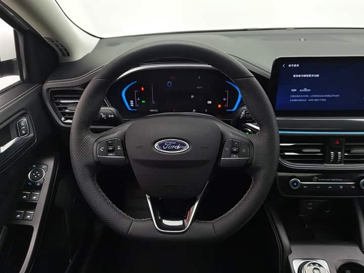 Фото 11 - Ford Focus