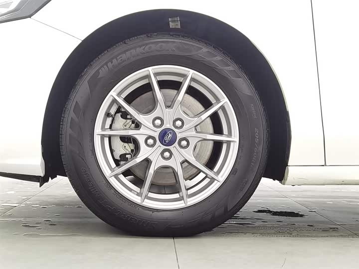 Фото 17 - Ford Focus