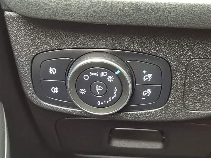 Фото 21 - Ford Focus