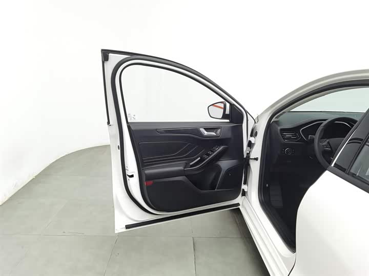 Фото 8 - Ford Focus