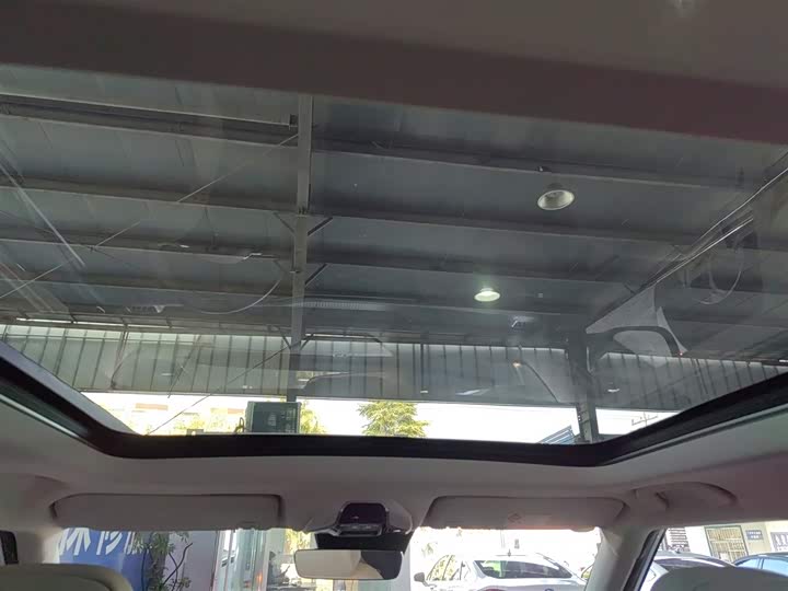 Фото 18 - Geely Icon