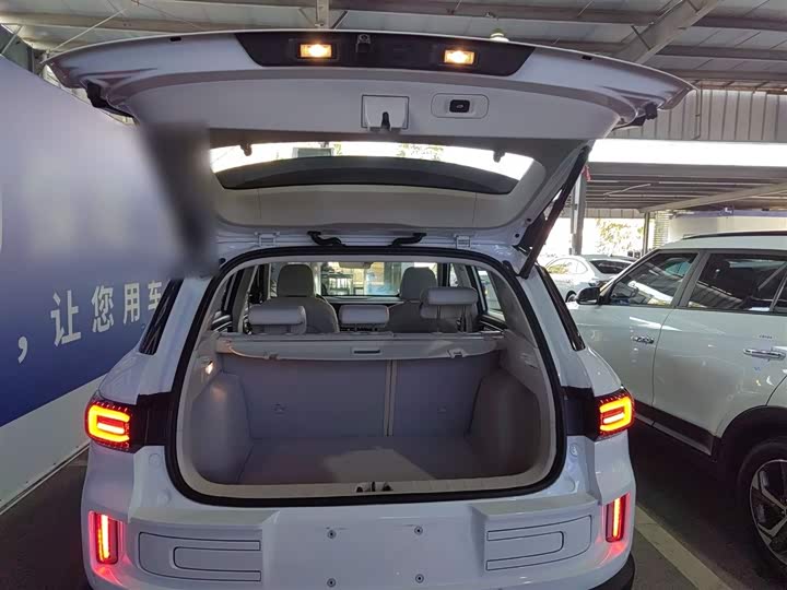 Фото 19 - Geely Icon