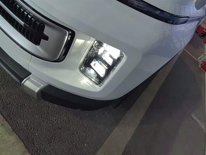 Фото 24 - Geely Icon