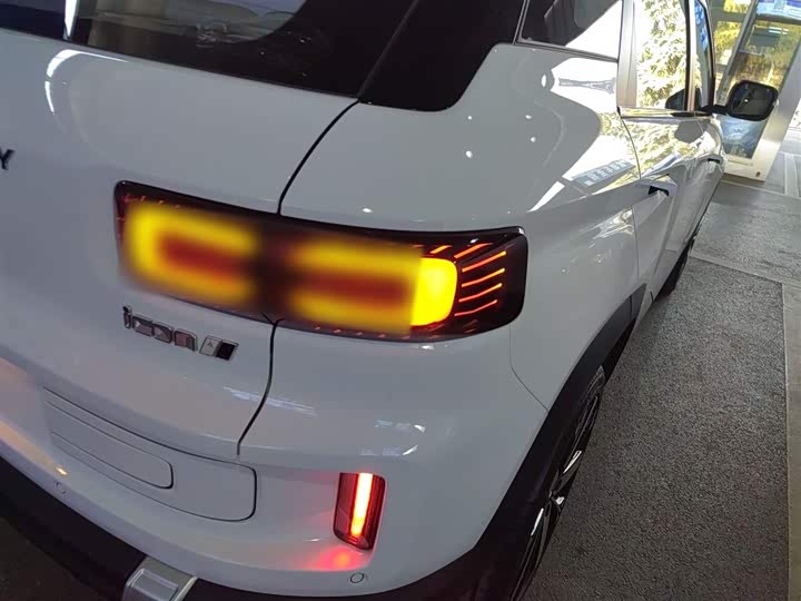 Фото 8 - Geely Icon