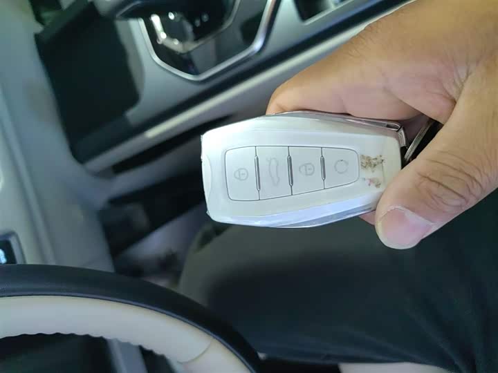 Фото 9 - Geely Icon