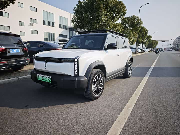 Фото 1 - Chery iCar 03