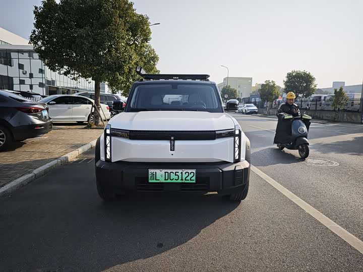 Фото 2 - Chery iCar 03