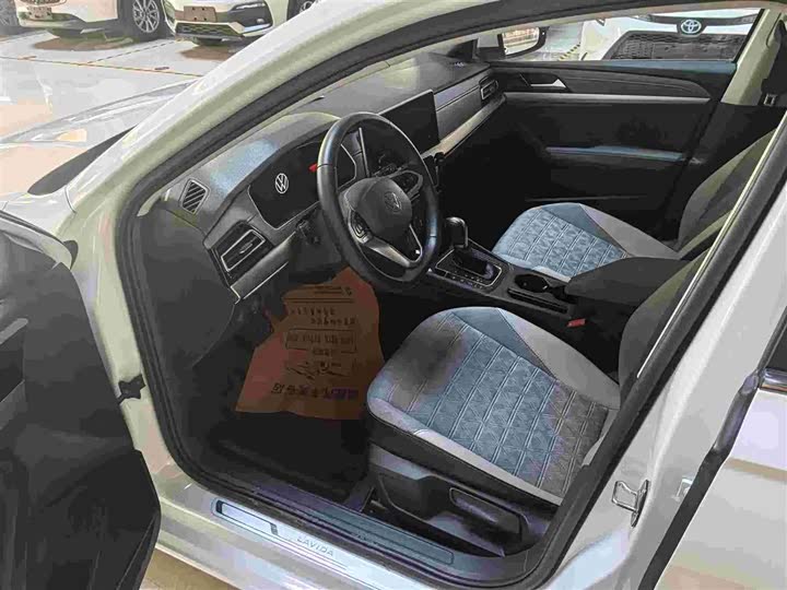 Фото 5 - Volkswagen Lavida