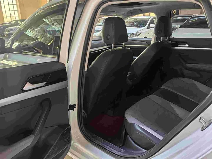 Фото 6 - Volkswagen Lavida