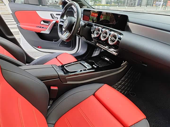 Фото 12 - Mercedes-Benz A-Class AMG