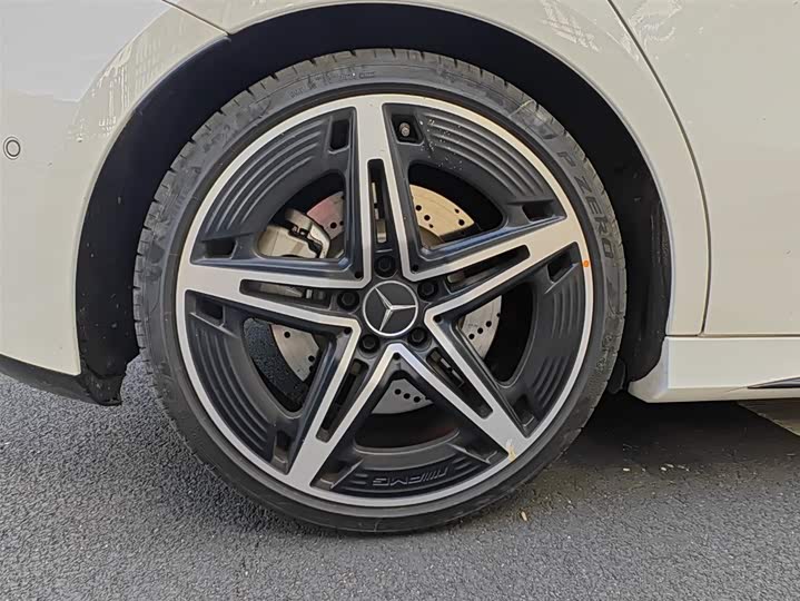 Фото 14 - Mercedes-Benz A-Class AMG