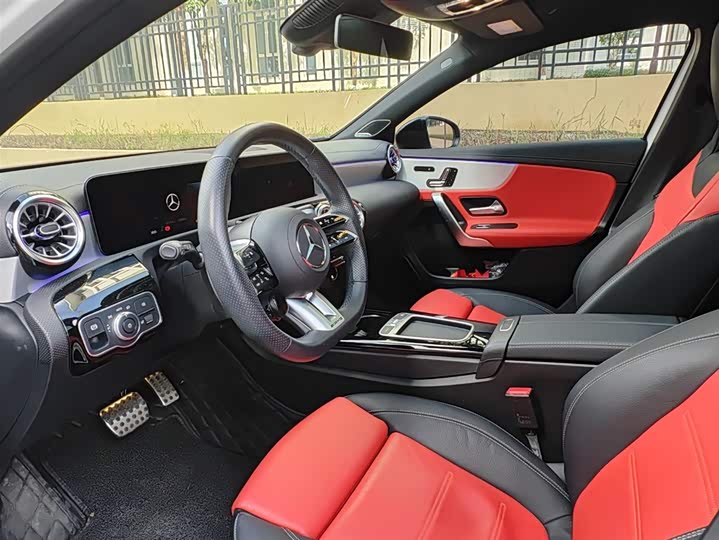 Фото 9 - Mercedes-Benz A-Class AMG