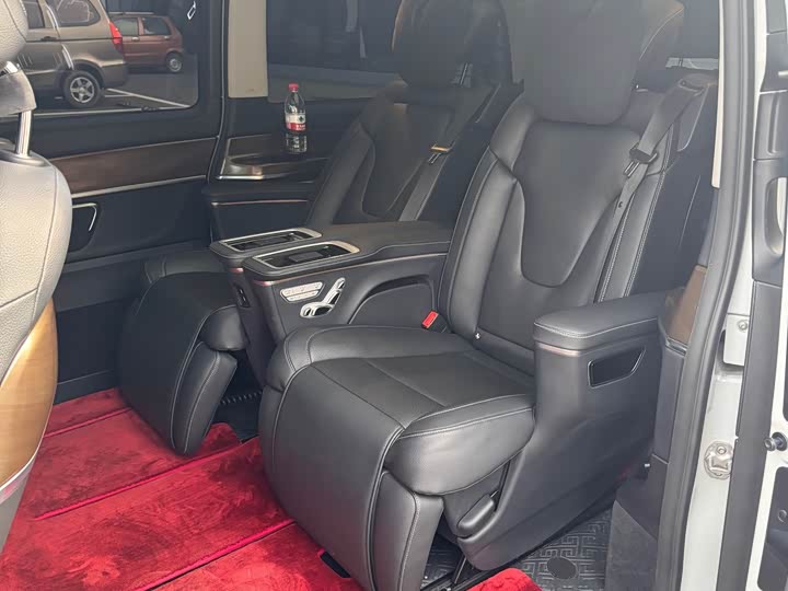 Фото 8 - Mercedes-Benz V-Class