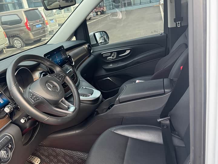 Фото 9 - Mercedes-Benz V-Class