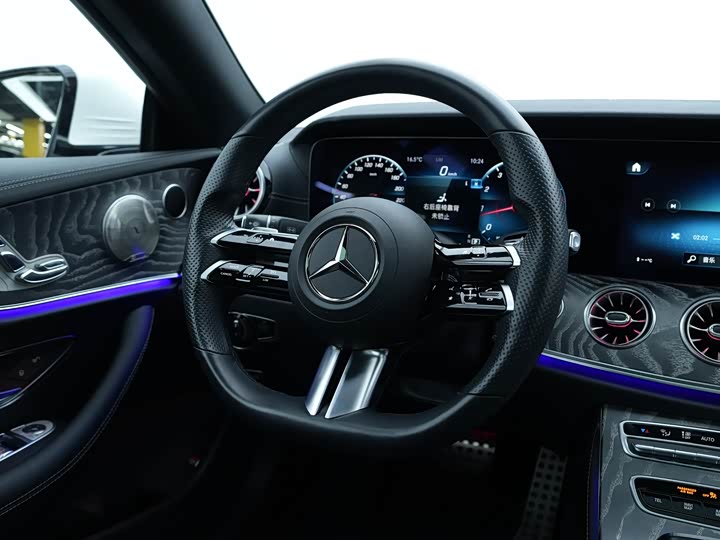 Фото 12 - Mercedes-Benz E-Class