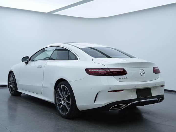 Фото 19 - Mercedes-Benz E-Class