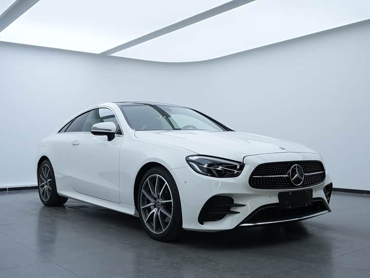 Фото 3 - Mercedes-Benz E-Class