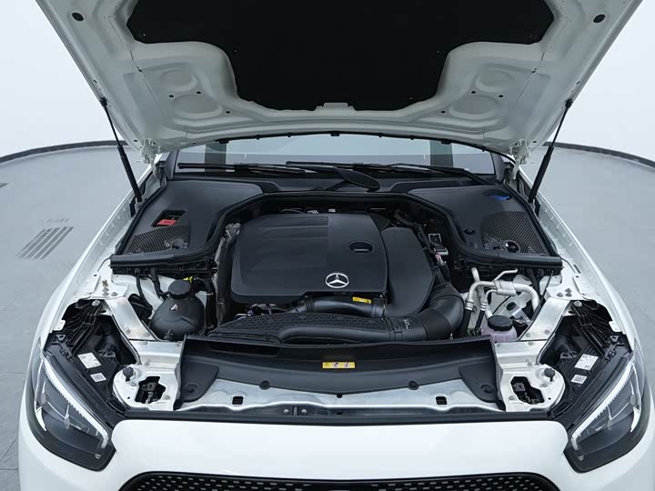 Фото 4 - Mercedes-Benz E-Class