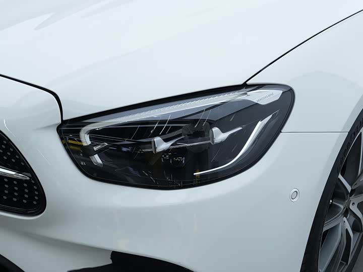 Фото 5 - Mercedes-Benz E-Class