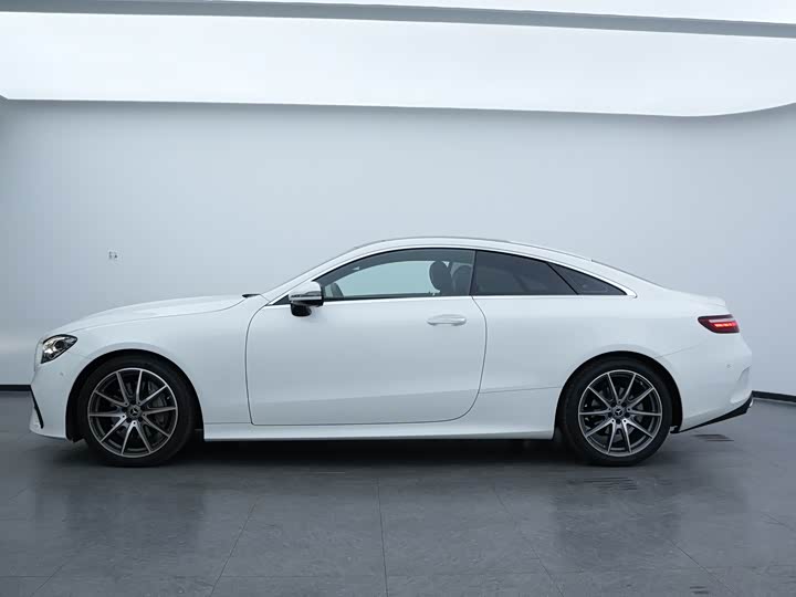 Фото 6 - Mercedes-Benz E-Class