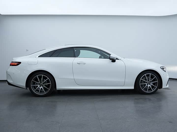 Фото 7 - Mercedes-Benz E-Class