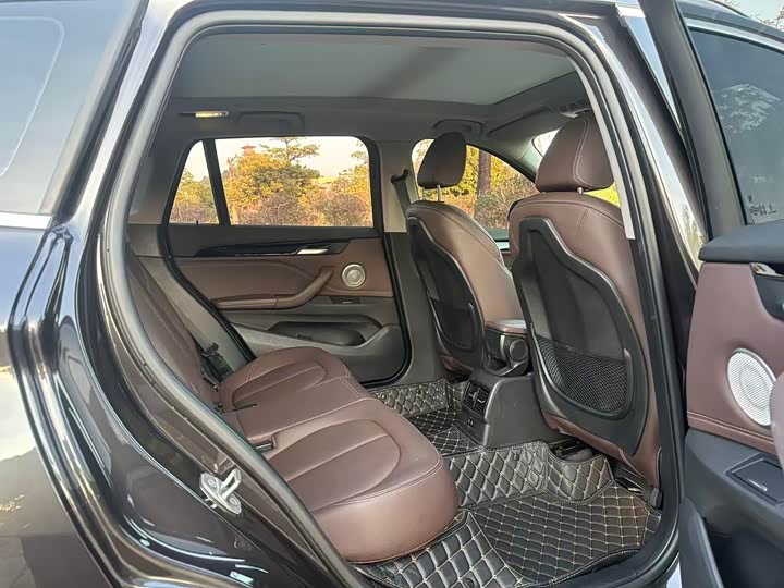 Фото 10 - BMW X1