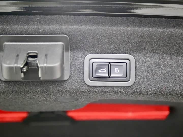 Фото 10 - Audi A6L