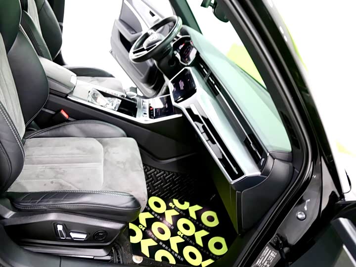 Фото 7 - Audi A6L