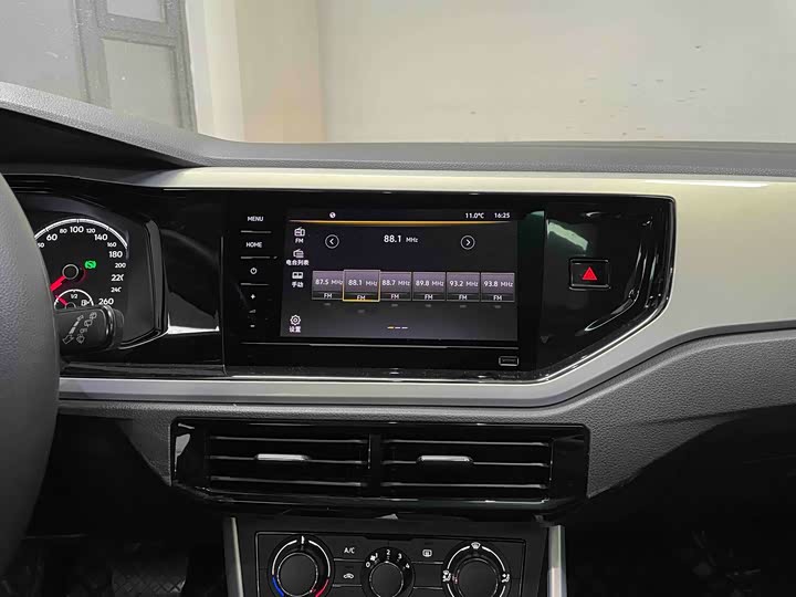 Фото 14 - Volkswagen Polo