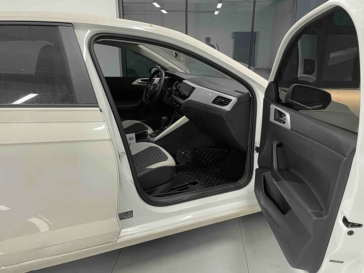 Фото 9 - Volkswagen Polo