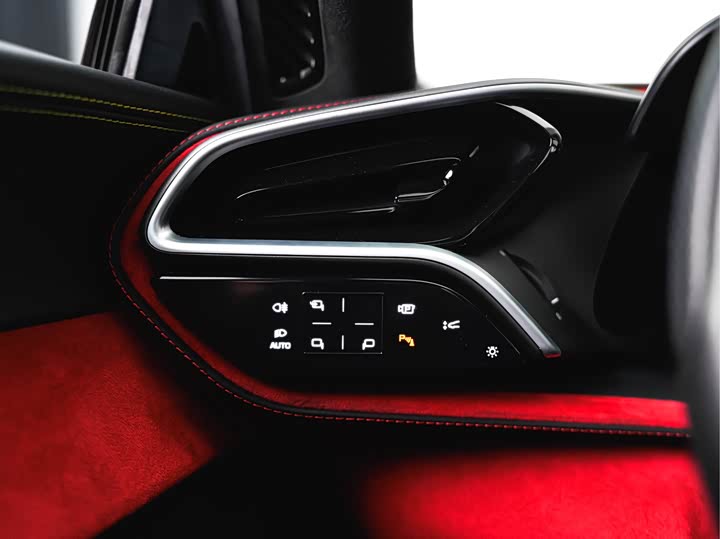 Фото 24 - Ferrari 296