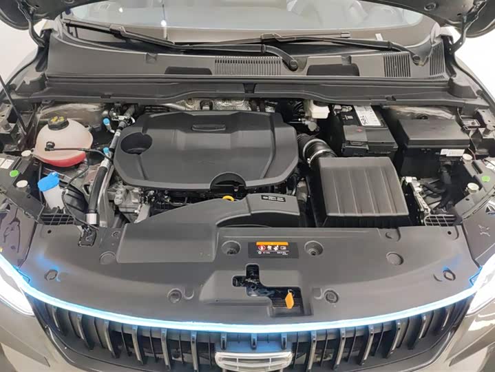 Фото 10 - Geely Coolray