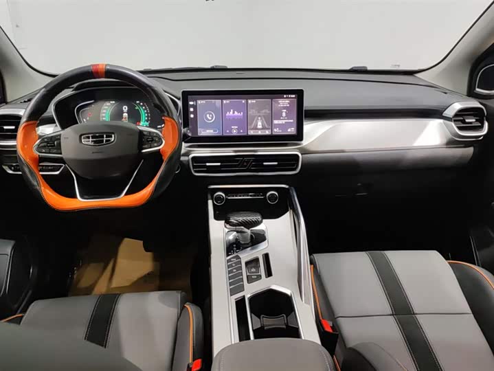 Фото 12 - Geely Coolray